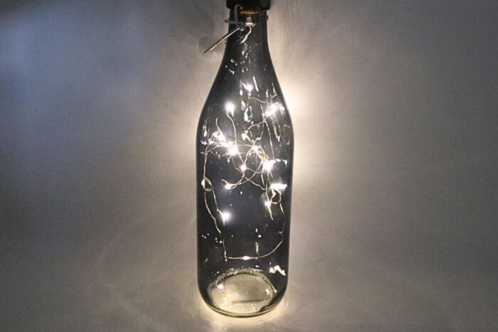 Botella cristal gris oscuro con luz - Imagen 3
